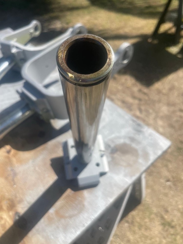 Cherokee 6 Nose Strut Chrome