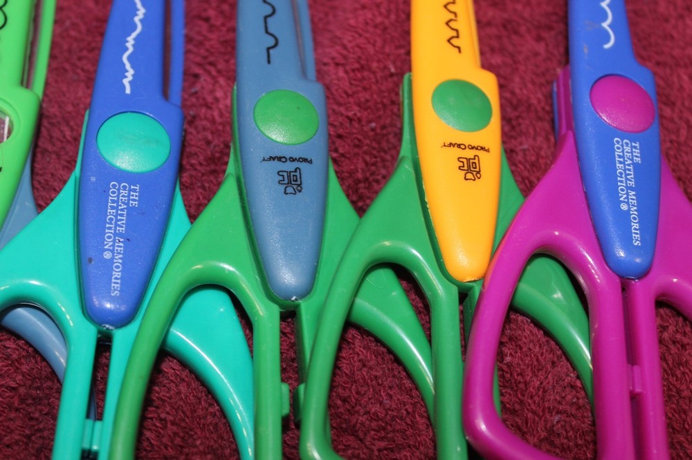 14 Provo Craft Decorative Scissors