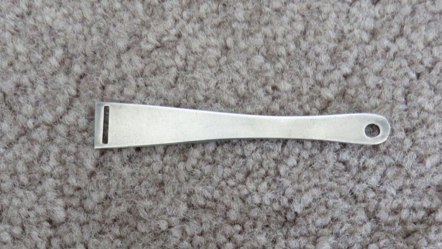 VINTAGE STERLING SILVER RIBBON THREADER