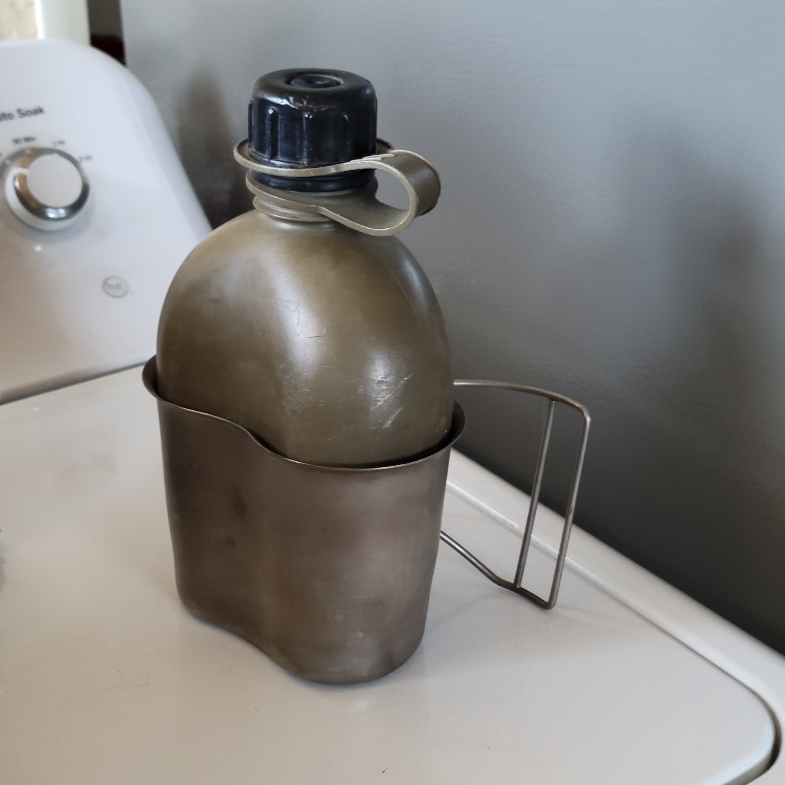 Vintage 1976 US Military 1 Qt Hard Plastic Canteen & Aluminum Cup Field Gear