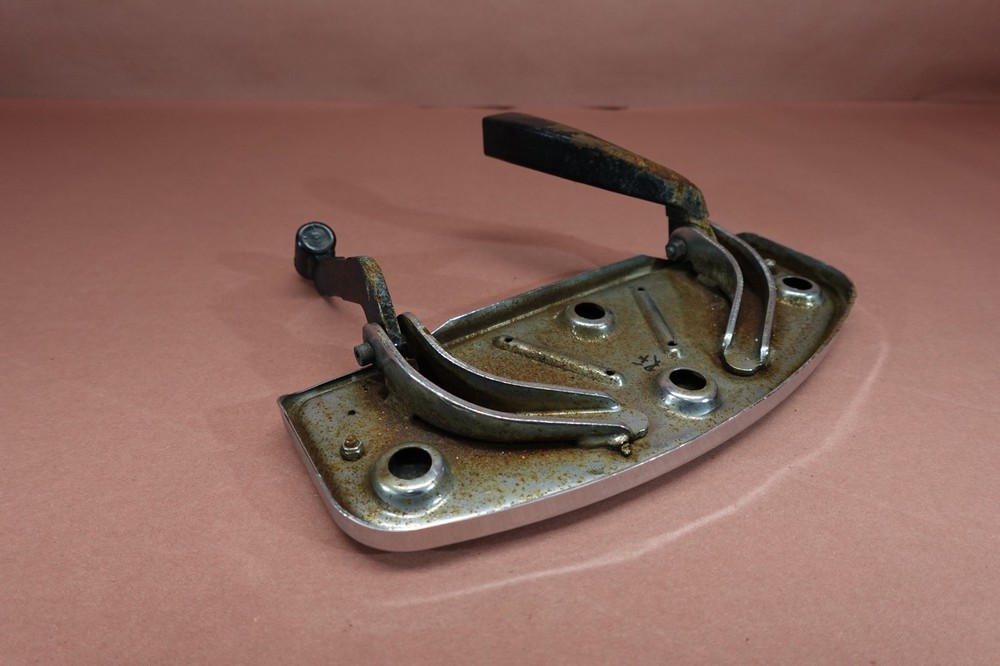 2008-2009 Harley Davidson Electra Glide Standard FLHT FRONT RIGHT FLOOR BOARD