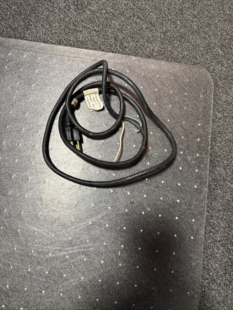 6’ Black Replacement 13 Amp 125 Volt Plug Light Use