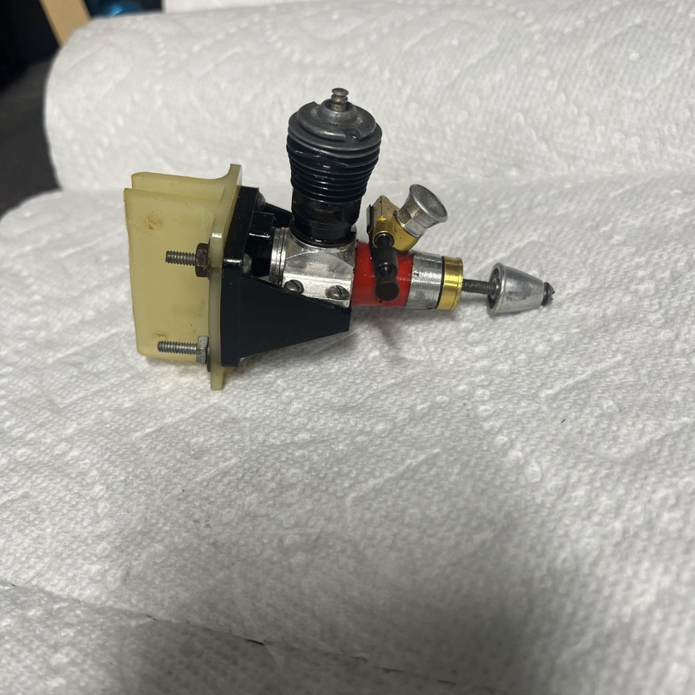 COX .051 Tee Dee model airplane engine