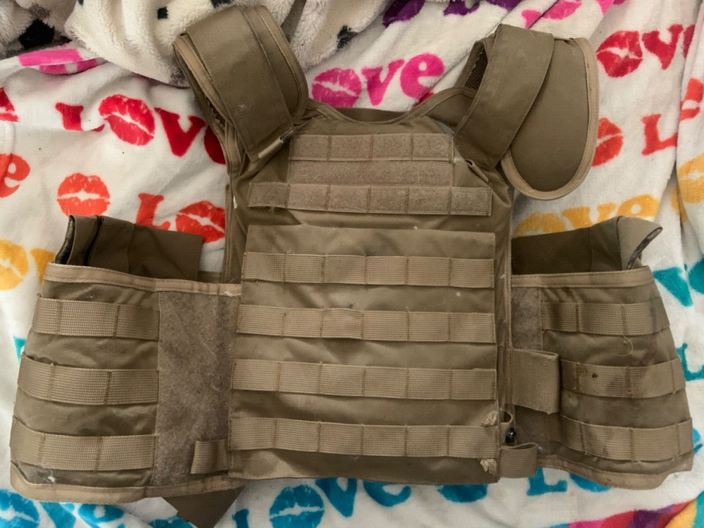 Bullet Proof Vest Level 3 with plates front and back. Adjustable