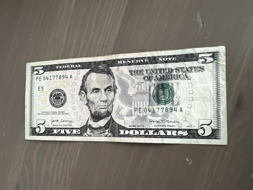 $5 Federal Reserve Note Error Bill Serial PE04177894A Circulated