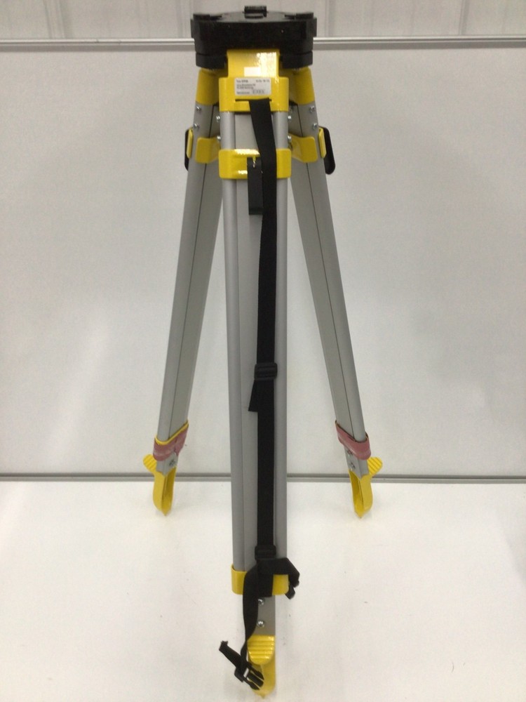 Leica Ctp-104 Tripod, Medium Duty, Flat Head Style