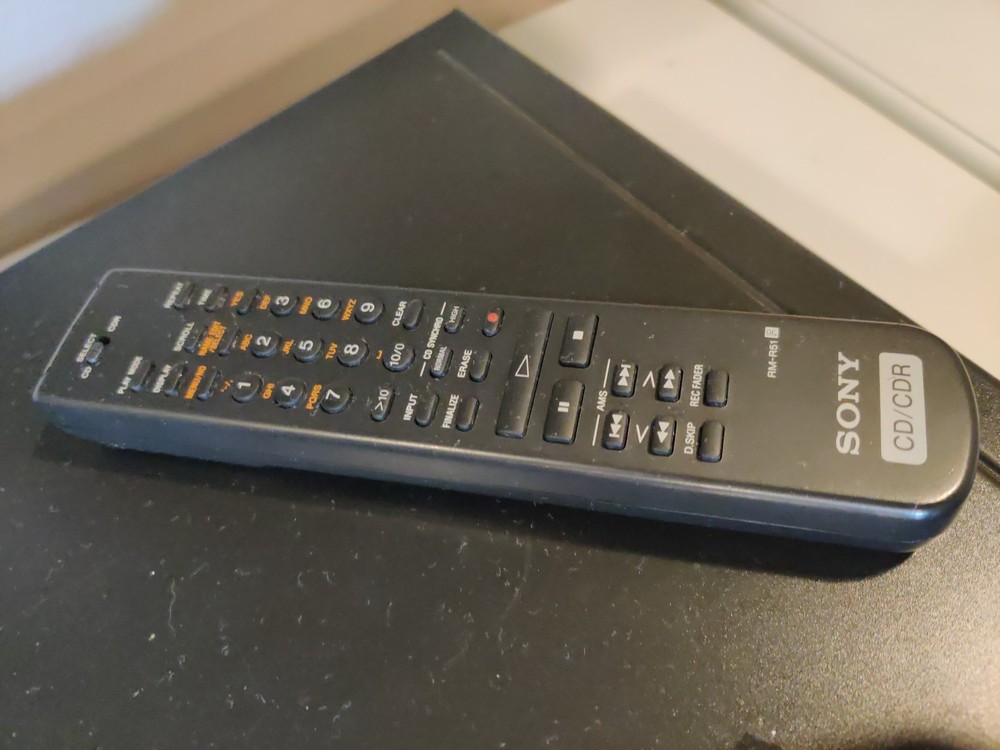 Sony RCD-W222ES CD Changer/Recorder Includes Remote Read