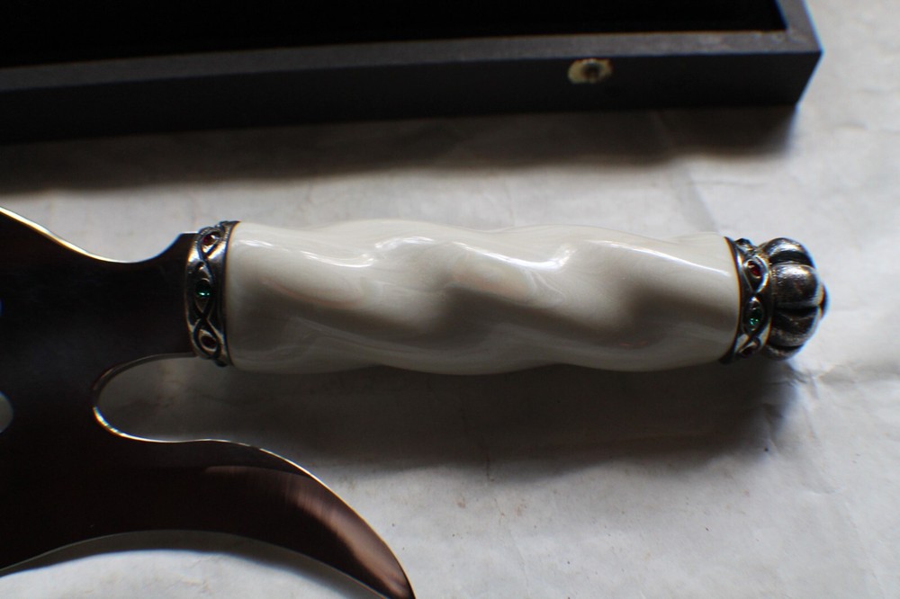 Fantasy Dagger by Paul Chen Chromed False Edged Pearled Hdl. Showcase Pc. 001