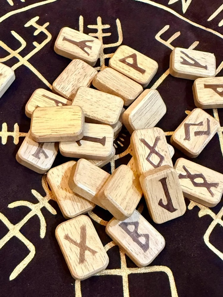 Psychic Reading with Rune - 1 Question by Eric