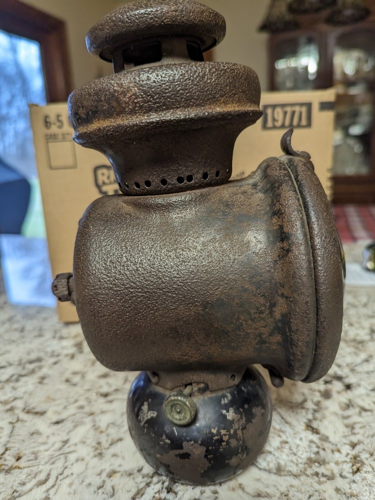 ANTIQUE DRIVER SIDE REAR OIL LANTERN 1914