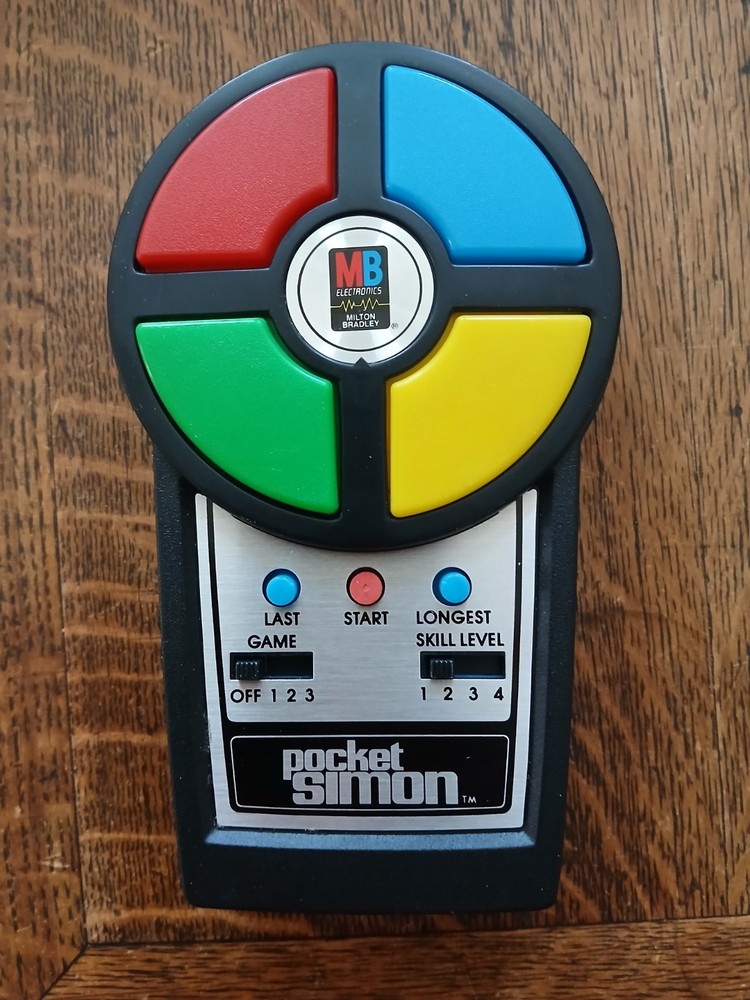 Milton Bradley Electronics 1987 Pocket Simon Game - Tested