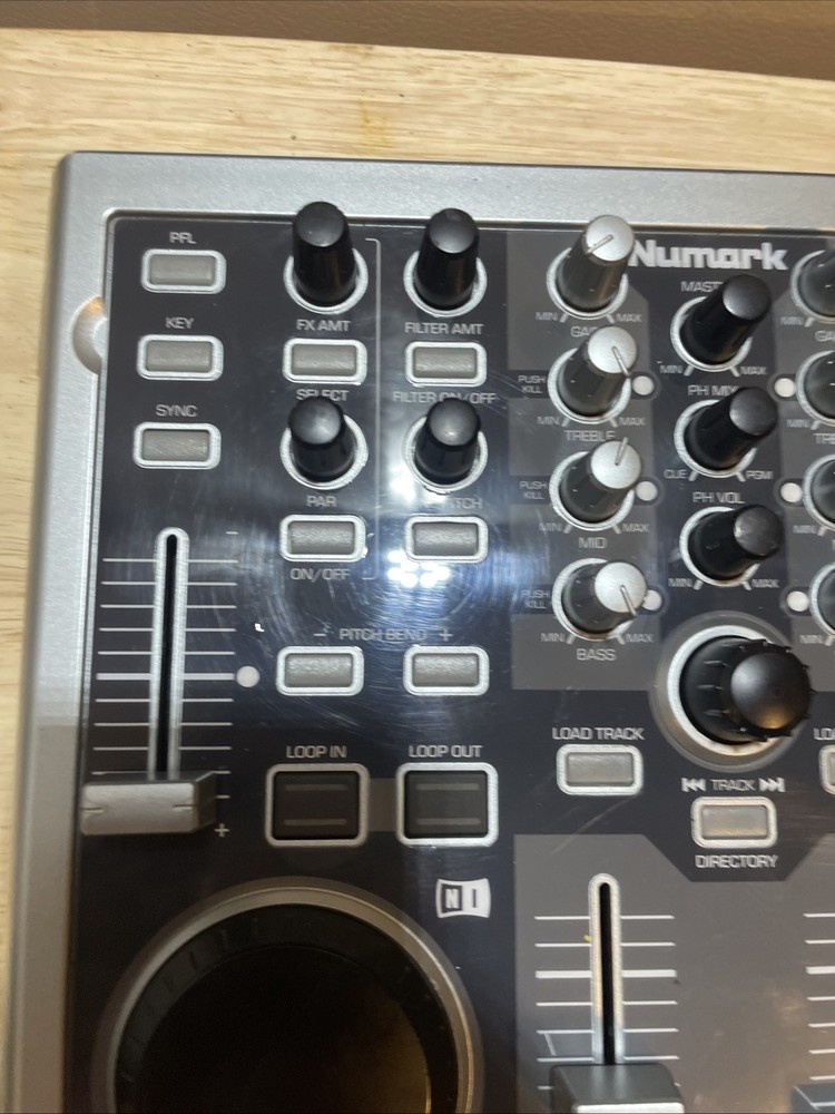 Numark Total Control DJ Double Mixing Deck No Power cable or usb cord