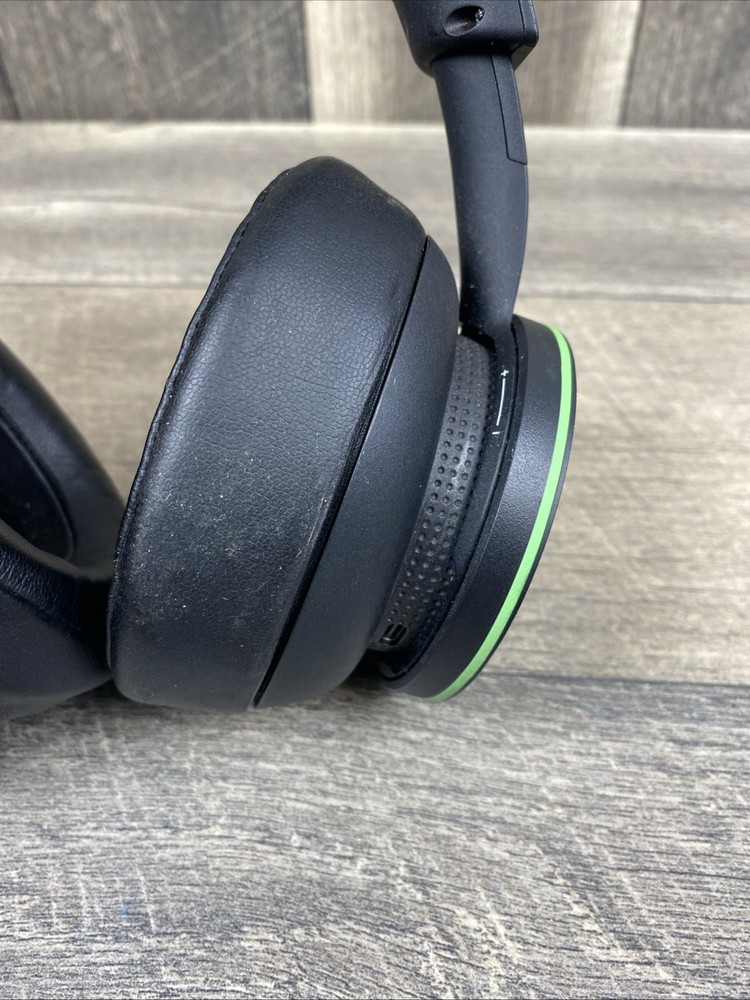 Microsoft Xbox Wireless Headset - Black ⚠️mic Got Damaged ⚠️working