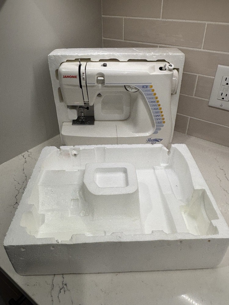 Janome Harmony 1017 Sewing Machine 2005...MUST SEE!