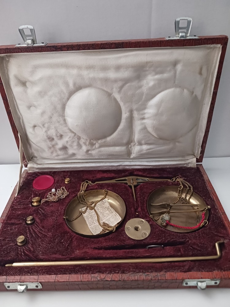 VINTAGE JEWELRY SCALE
