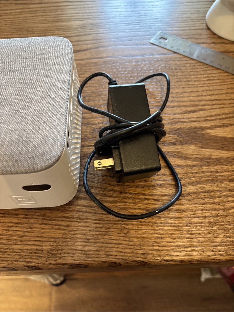 RCA RPJ143 480p LCD Projector White Medium Throw Ceiling Wired 480x320 Remote