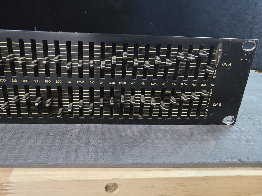 Yamaha Q2031A Graphic Equalizer 31-Band Adjust Used Condition Functioning