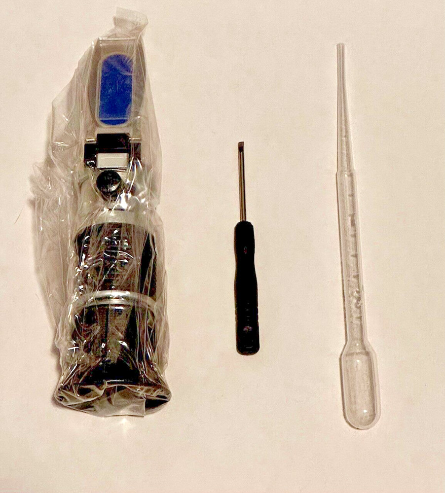 Handheld 90% Refractometer (Includes Pipette, Screwdriver, cleaning Cloth, Case)