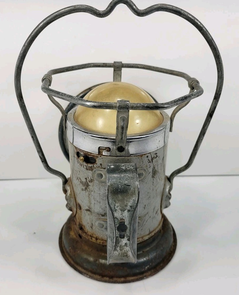 VINTAGE DELTA BARN LANTERN - DELTA POWERLITE - COMPLETE - SEE DESCRIPTION