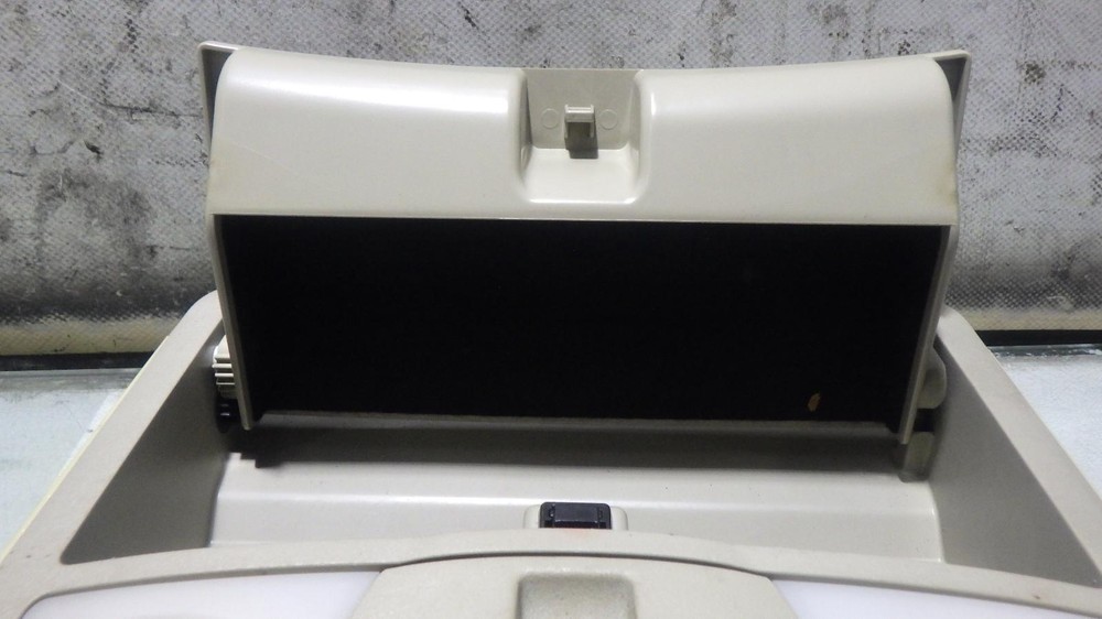 12 INFINITI G37 Front Console