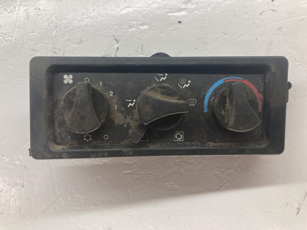 Freightliner FL70 Heater A/C Temperature Controls - Used