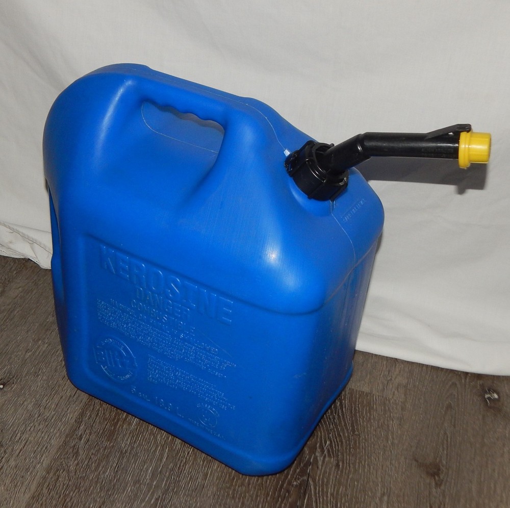 BLITZ 5 GAL PLASTIC KEROSENE CAN SELF VENTING #50877