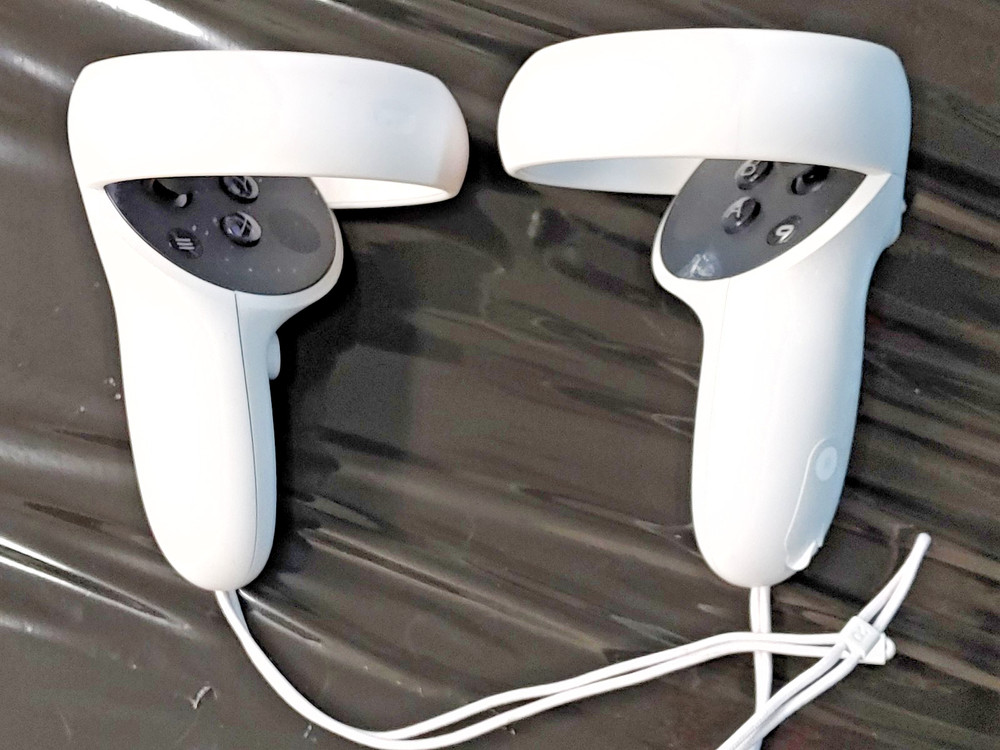 Genuine Oculus Meta Quest 2 VR Left and Right Controllers