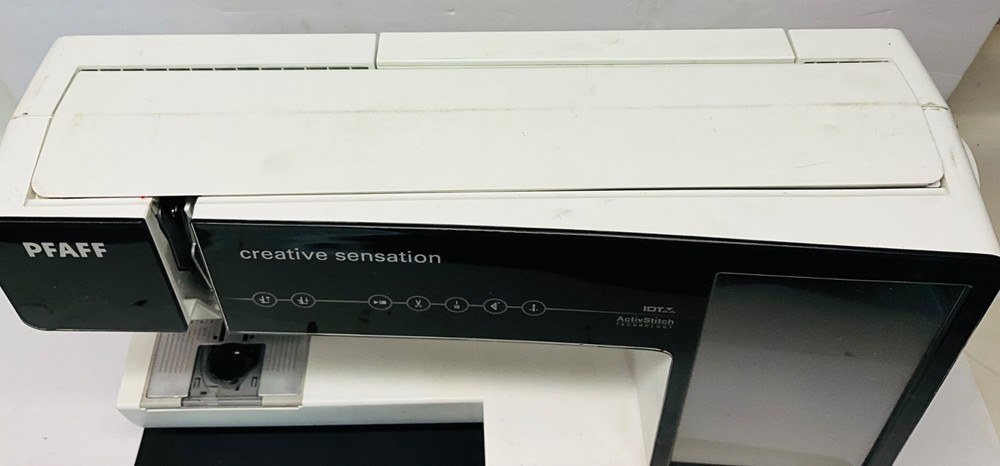 PFAFF Creative Sensation AS IS Powers ON Then OFF Read