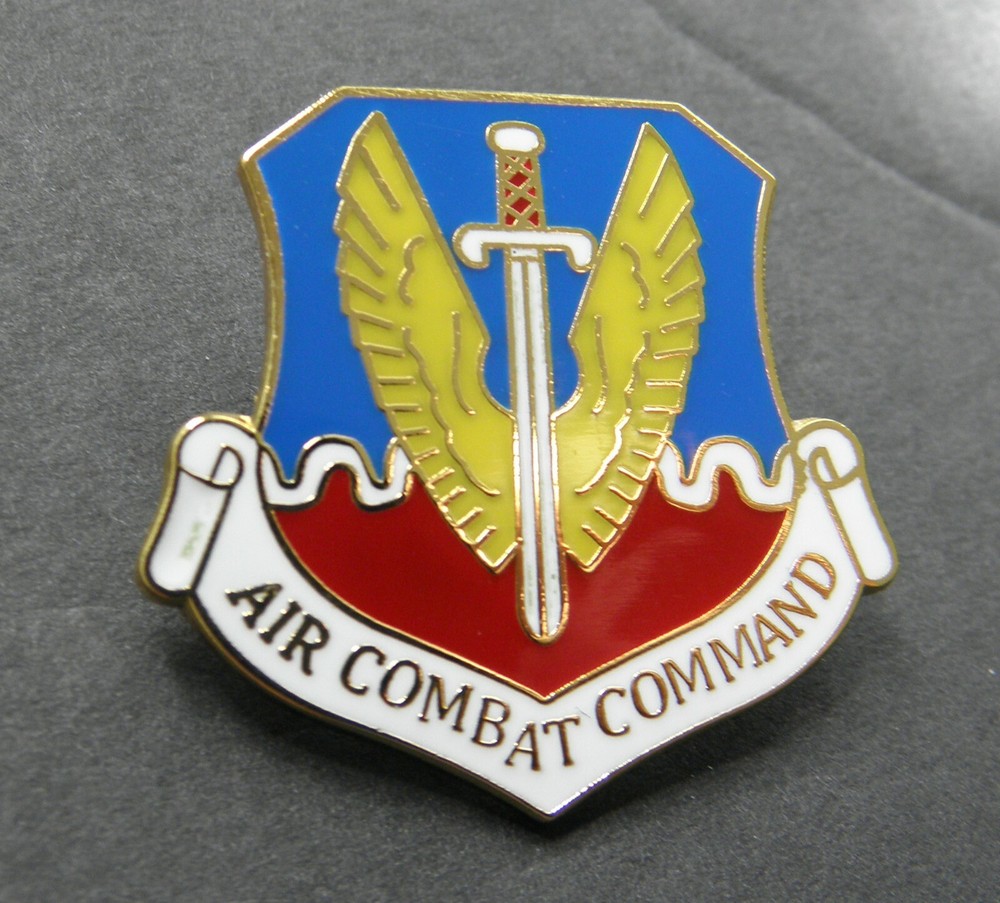 US Air Force USAF Combat Command Lapel Hat Pin Badge 1.1 inches