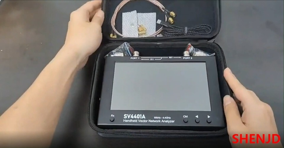 SV4401A 50KHz-4.4GHz VNA Vector Network Analyzer 100DB Dynamic 7 Inch Touch LCD