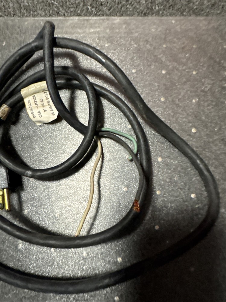 6’ Black Replacement 13 Amp 125 Volt Plug Light Use