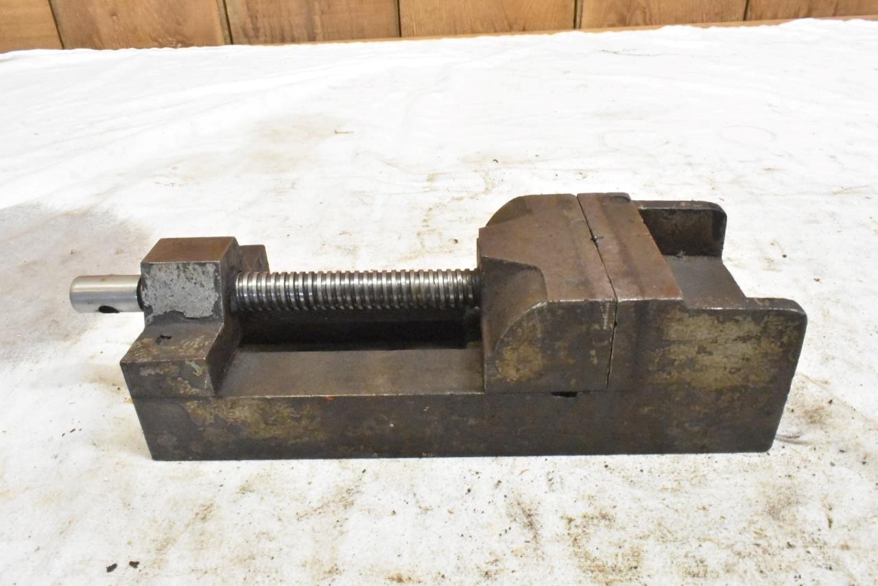 2 Vintage Machinist Vises Vise Craftsman 3" & 4" no name