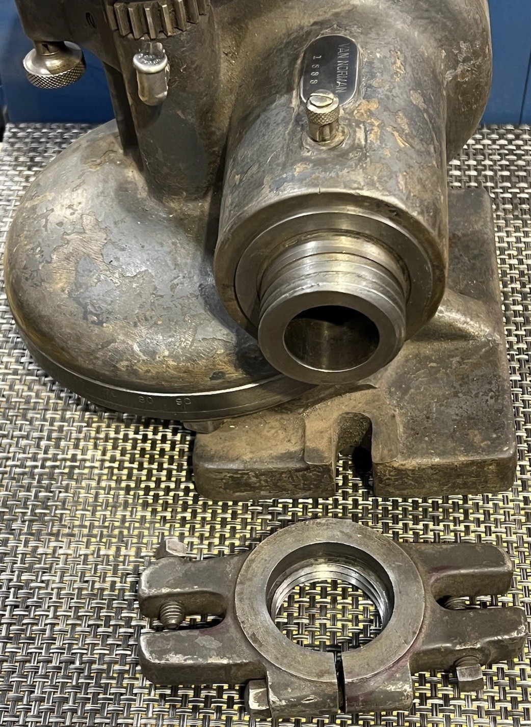 Van Norman Hand or Gear Drive Horizontal Swivel Dividing Head