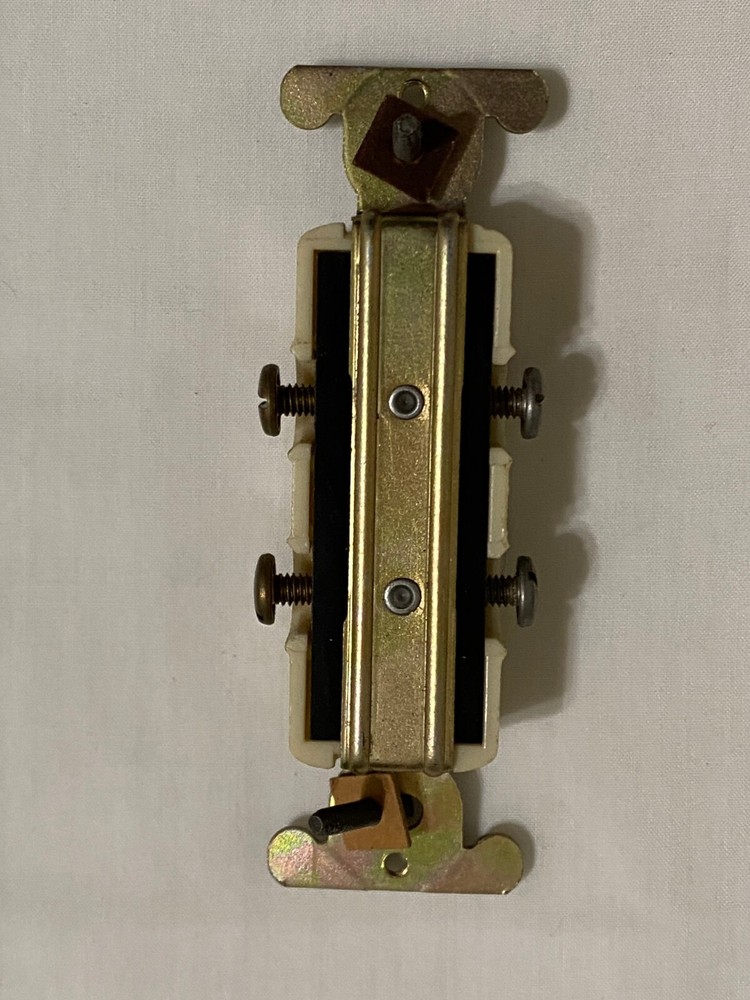 Vintage Bakelite Electrical Hardware Items, 5 Pieces