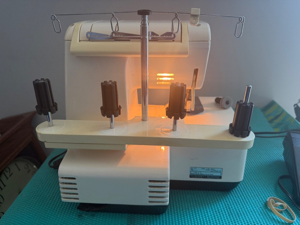 Superlock 734 Serger Overlock SEWING MACHINE - READ
