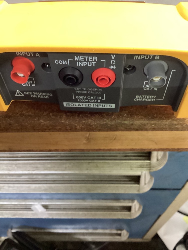 Fluke 199C Scopemeter Color Oscilloscope /Scope Function No Batt #(4D11)