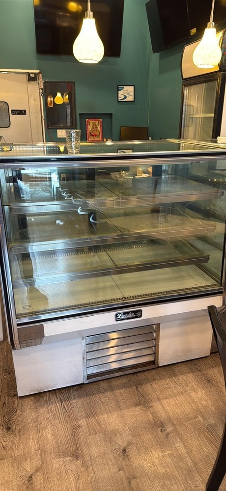 Leader HBK48 48" Refrigerated High Bakery Display Case