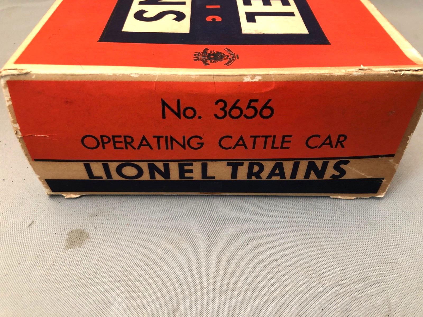 LIONEL 3656 OPERATING CATTLE CAR WITH CORRAL & CATTLE O GAUGE