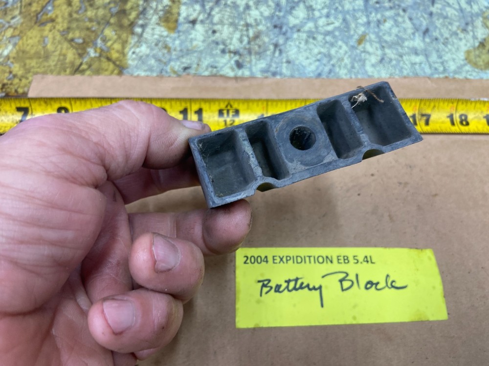 03-06 EXPEDITION BATTERY BLOCK