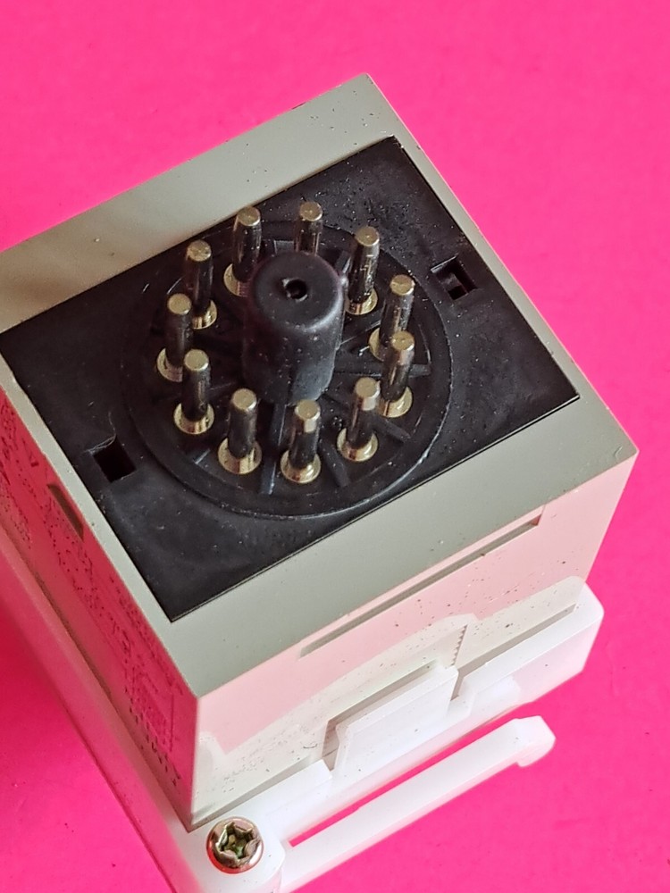 AT11EN Autonics Timer 24-240VDC With Socket Base 11pin, * NIB