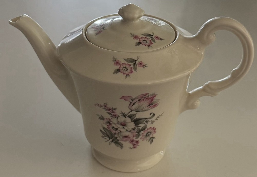 Aberdeen  China Teapot with lid