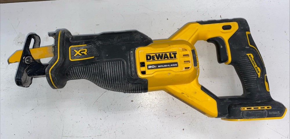 Dewalt DCS382 Variable Speed Reciprocating Saw