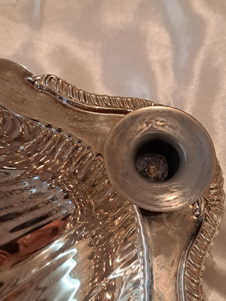 Leonard Silver Silver-plate Clam Shell Shaped Serving Bowl with Candle Holder
