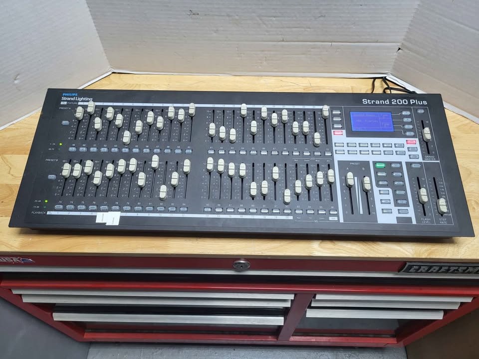 Philips Strand 200 Plus 24/48 Portable Console / 64340