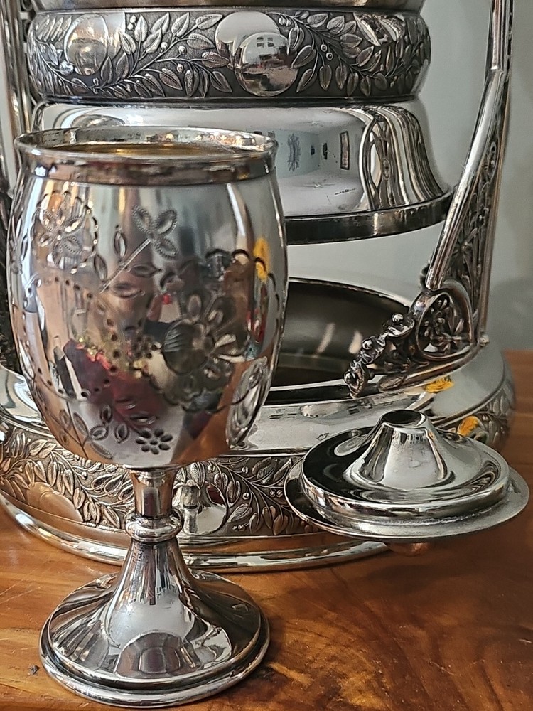 MERIDEN BRITANNIA SILVER-PLATED COLD WATER SERVING PITCHER WITH GOBLETS
