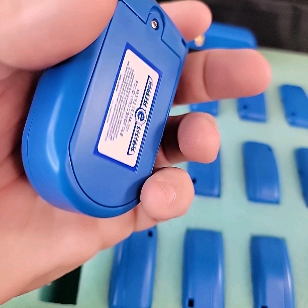 iRespond Student Response Wireless System with 23 UL-102 Remotes, CD, & Case