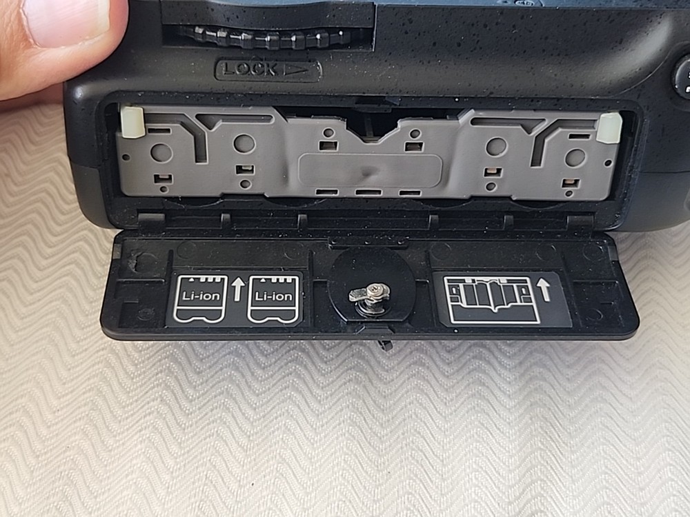 Meike Multi-Power Battery Pack MK-D90 - Not Tested