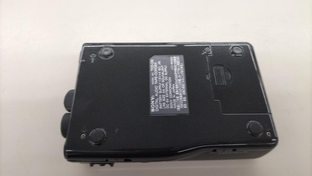 Sony TCD-D8 DAT Walkman Portable Recorder