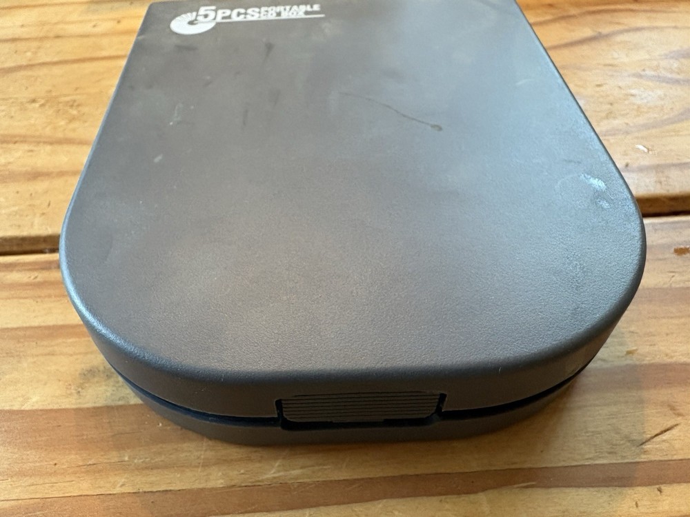 PORTABLE 5 CD OR DVD PORTABLE PLASTIC STORAGE CASE BRAND NEW