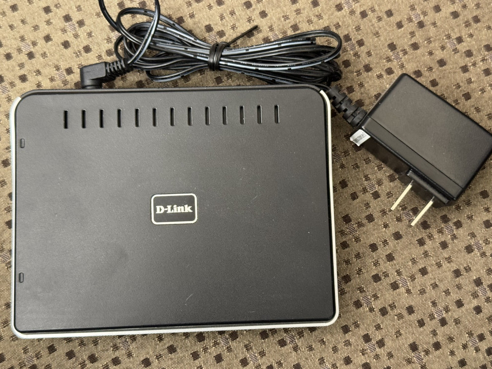 D-Link DES-1105 5-Port 10/100 Network Switch